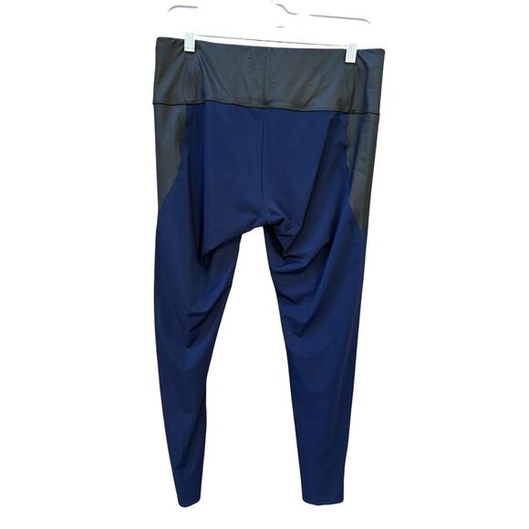 ADAY Throw & Roll Leggings Navy Black Gold zipper Pockets Size Large Stretchy - Picture 2 of 9